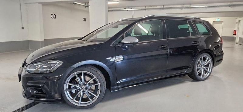 Schwarz Gebraucht 2020 VW Golf VII R Kombi | 28.990 € (Etwas zu teuer) - Bild 1/4