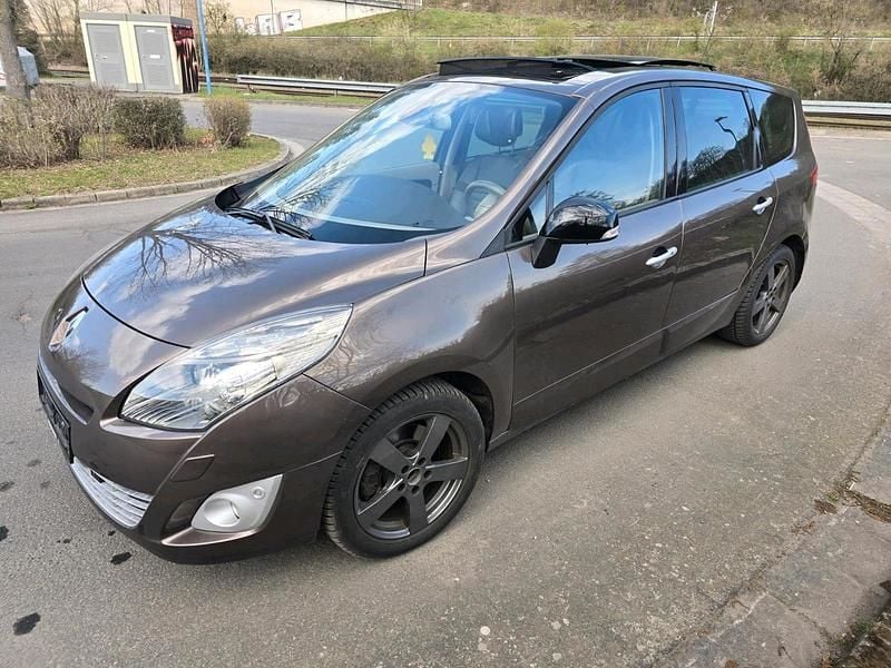 Gebraucht Renault Scénic III 150 PS (110 kW) 2011 Braun Van / Kleinbus