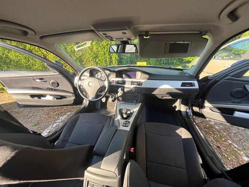 Schwarz Gebraucht 2010 BMW 318 Limousine | 3.250 € (Superpreis) - Bild 1/4