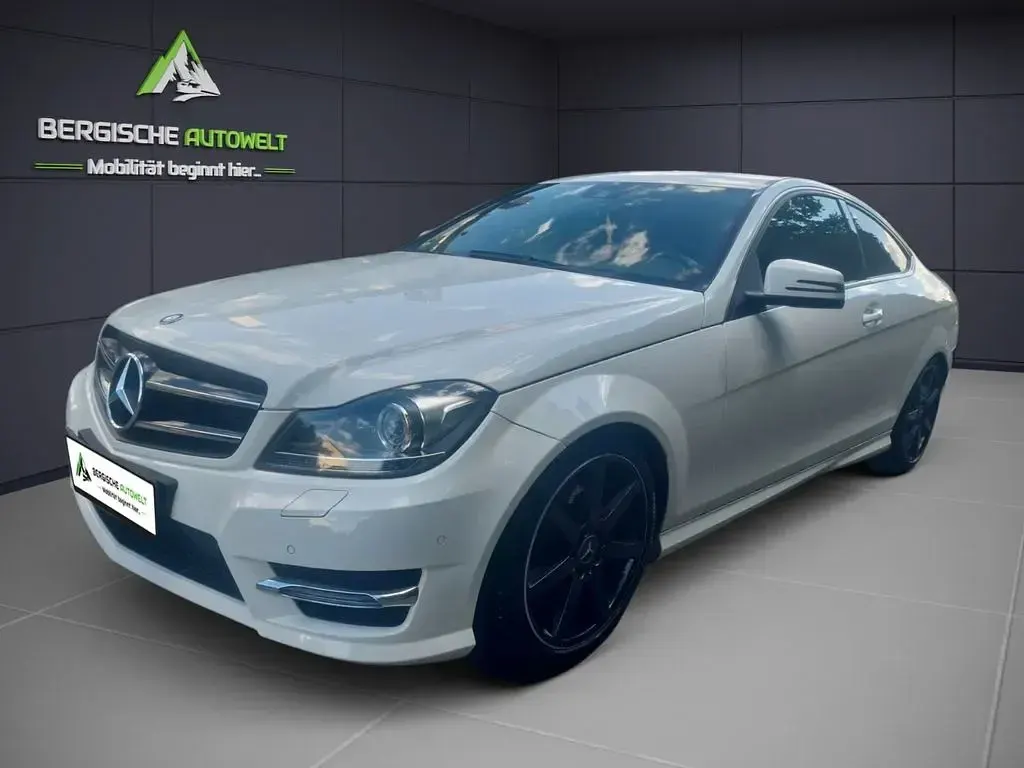 Gebraucht Mercedes C250 AMG line 204 PS (150 kW) 2012 Polarweiss Coupé