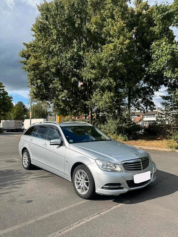Silber Gebraucht 2012 Mercedes 220 Kombi | 6.500 € - Bild 1/4