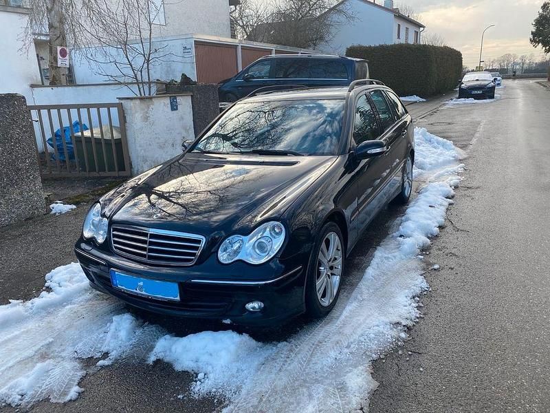 Schwarz Gebraucht 2006 Mercedes C200 Avantgarde Limousine | 3.200 € (Fairer Preis) - Bild 1/4
