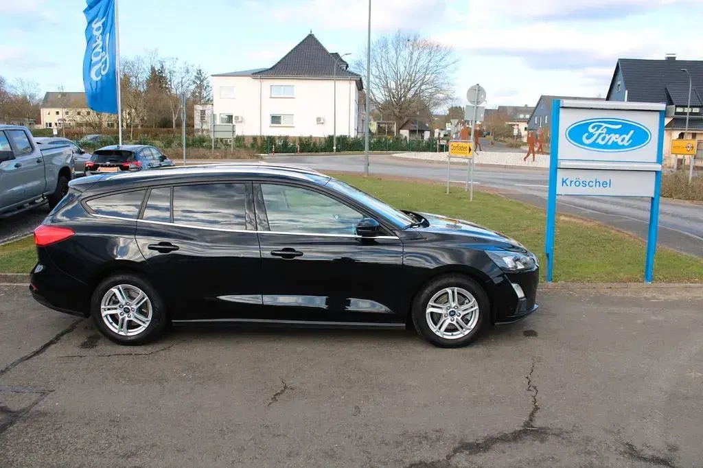Second-hand Ford Focus 120 CP (88 kW) 2020 Negru Berlinǎ