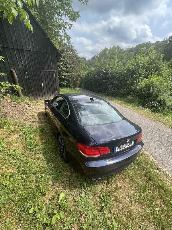 Gebraucht BMW 325 Sport Line 218 PS (160 kW) 2009 Blau Coupé