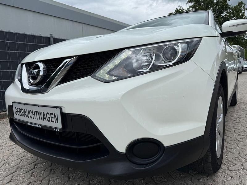 Weiß Gebraucht 2016 Nissan Qashqai Visia SUV | 8.600 € (Fairer Preis) - Bild 1/4
