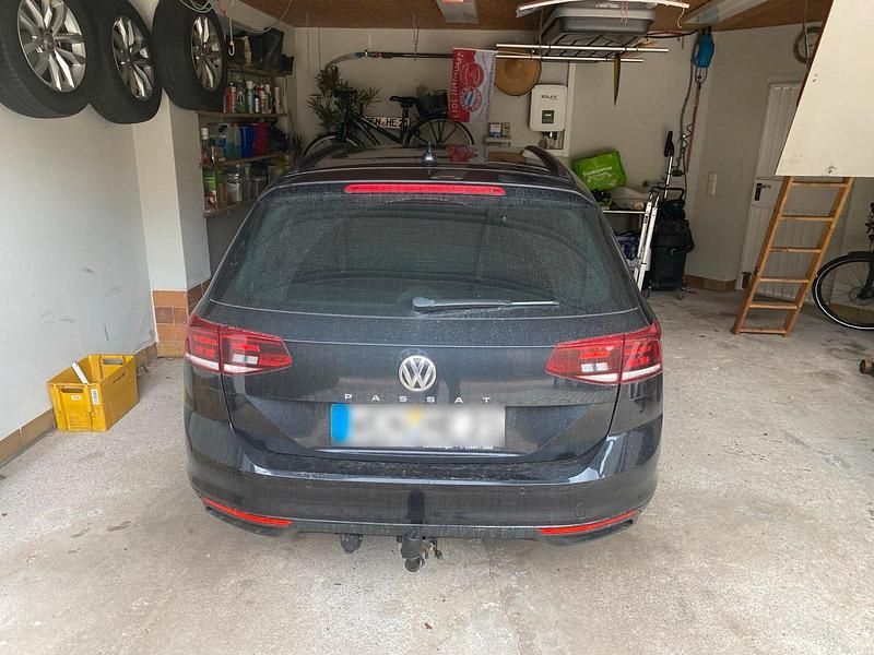 Gebraucht VW Passat 130 PS (95 kW) 2020 Schwarz Kombi