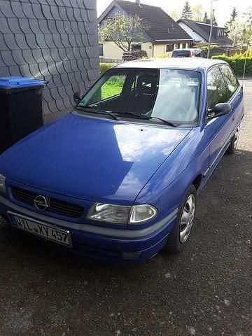 Gebraucht Opel Astra 60 PS (44 kW) 1997 Blau Limousine