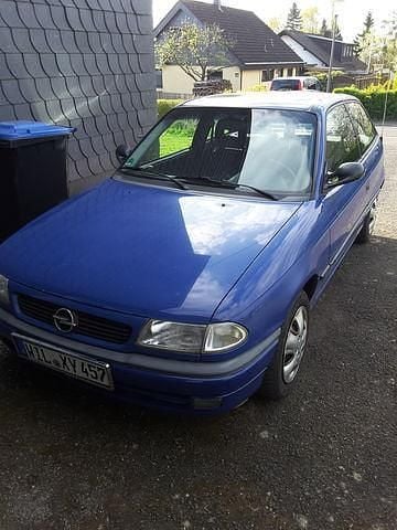 Blau Gebraucht 1997 Opel Astra Limousine | 500 € (Superpreis) - Bild 1/1