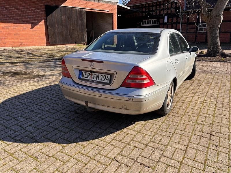 Gebraucht Mercedes C180 142 PS (104 kW) 2003 Silber Limousine