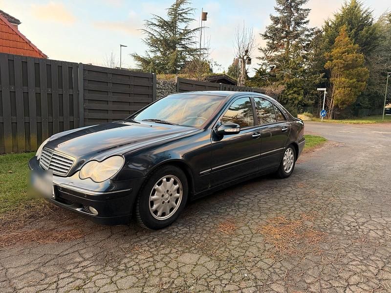 Blau Gebraucht 2002 Mercedes C220 Elegance Limousine | 899 € (Superpreis) - Bild 1/4