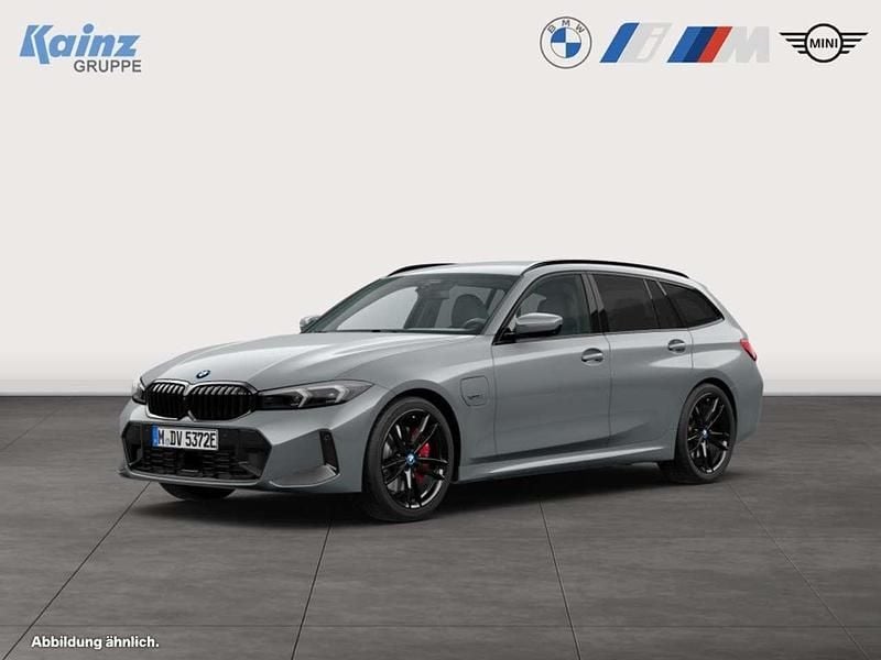 Gebraucht BMW 330e Performance 292 PS (214 kW) 2023 Skyscraper grau Kombi