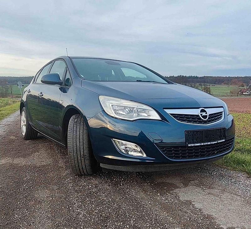 Gebraucht Opel Astra Edition 116 PS (85 kW) 2011 Blau Limousine