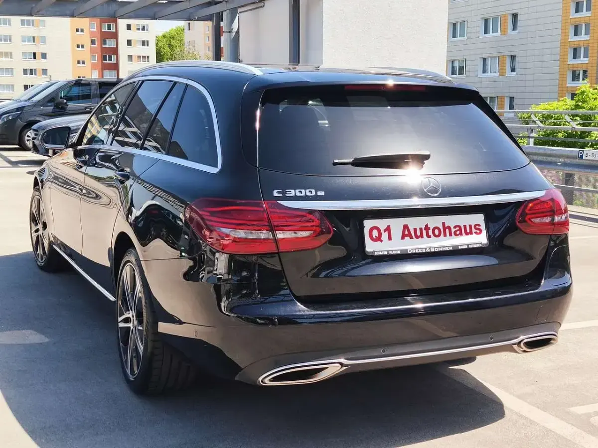 Gebraucht Mercedes E300 Avantgarde 320 PS (235 kW) 2021 Schwarz  unilack Kombi