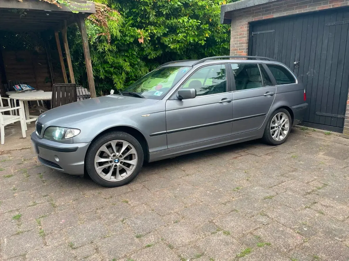 Gebraucht BMW 318 Sport Line 143 PS (105 kW) 2004 Grau Kombi
