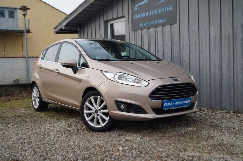 Beige Gebraucht 2016 Ford Fiesta Titanium Limousine | 5.450 € (Guter Preis) - Bild 1/4