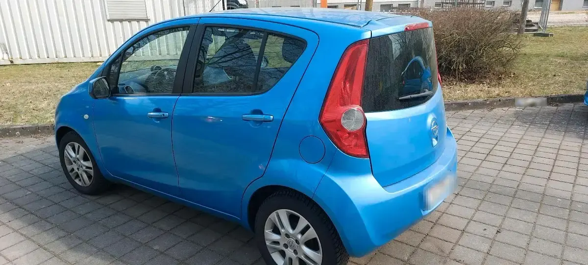 Używany Opel Agila 94 KM (69 kW) 2011 Niebieski Hatchback