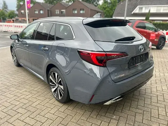 Neu Toyota Corolla Hybrid 179 PS (131 kW) 2026 Grau Kombi