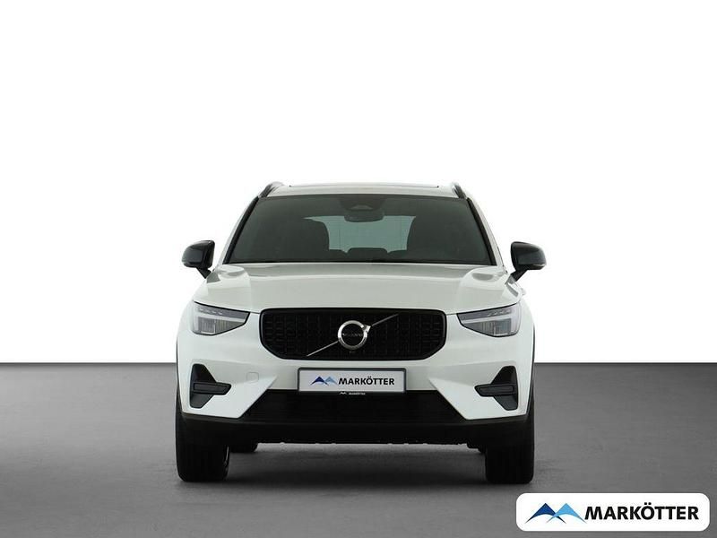 Neu Volvo XC40 Plus 197 PS (144 kW) 2026 Weiss SUV