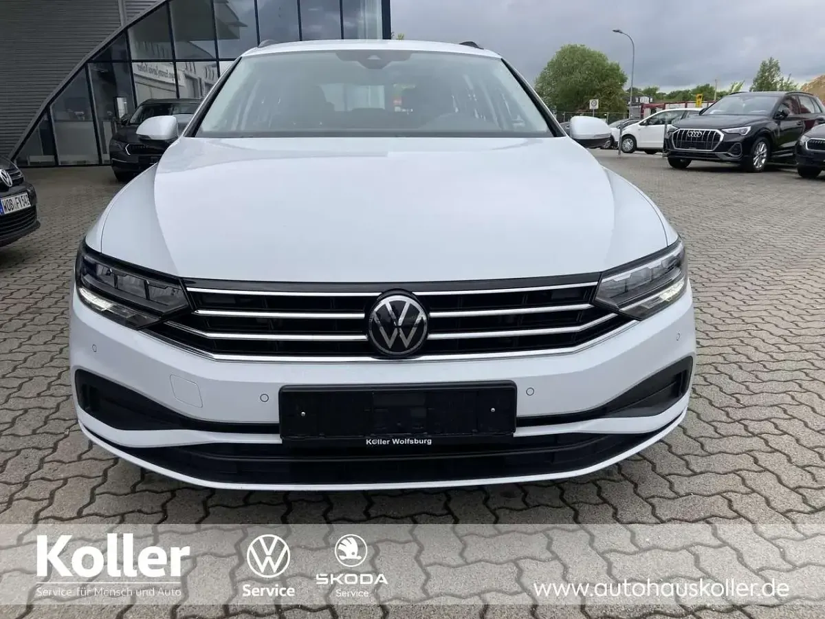 Gebraucht VW Passat 150 PS (110 kW) 2023 Weiß Kombi