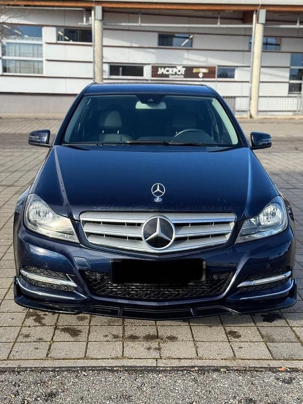 Blau Gebraucht 2011 Mercedes C250 Limousine | 10.000 € (Fairer Preis) - Bild 1/4
