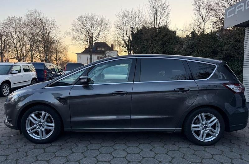 Gebraucht Ford S-MAX Titanium 241 PS (177 kW) 2017 Grau Van / Kleinbus