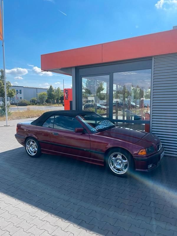 Rot Gebraucht 1994 BMW 318 Cabriolet Cabrio | 7.299 € - Bild 1/4