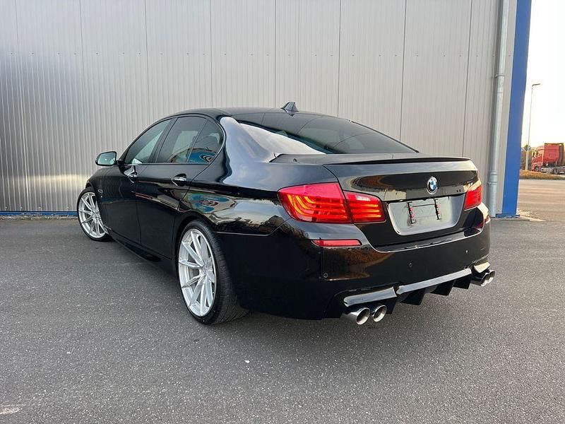 Gebraucht BMW 550 M Sport 449 PS (330 kW) 2015 Schwarz Limousine