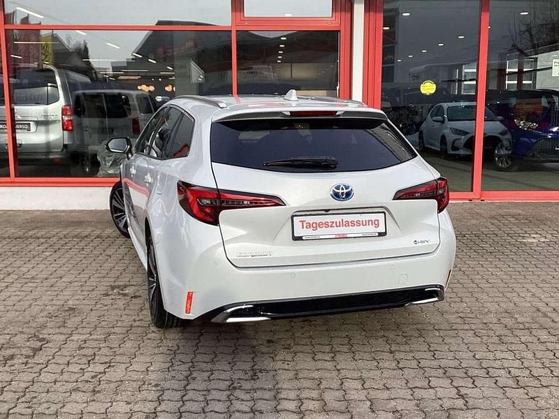 Neu Toyota Corolla 196 PS (144 kW) 2025 Ash grey metallic Kombi