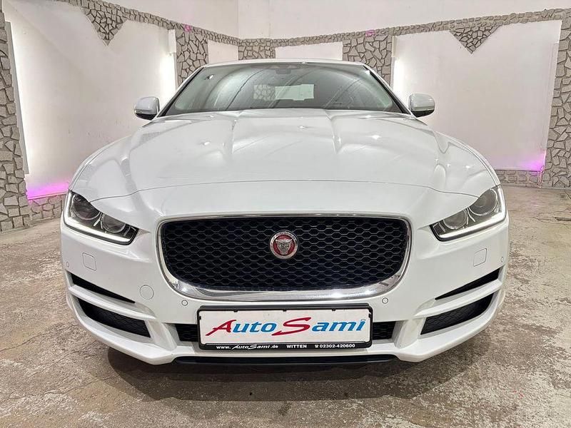 Gebraucht Jaguar XE Pure 163 PS (119 kW) 2015 Weiß Limousine