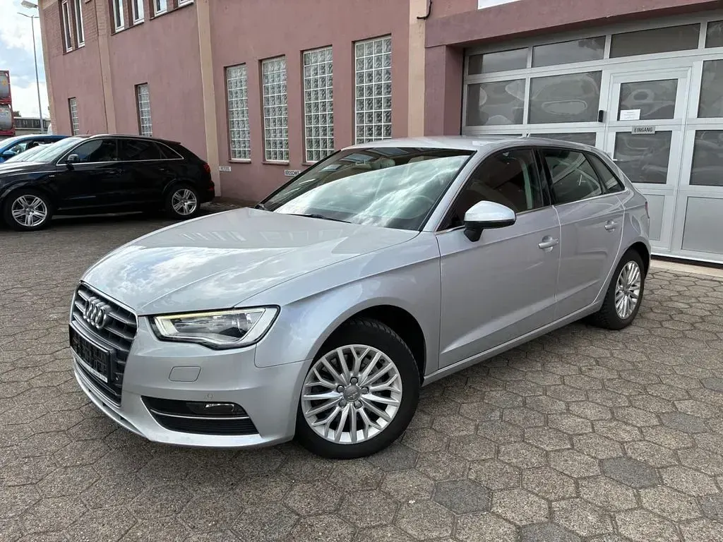 Gebraucht Audi A3 Ambiente 179 PS (131 kW) 2013 Silber Limousine