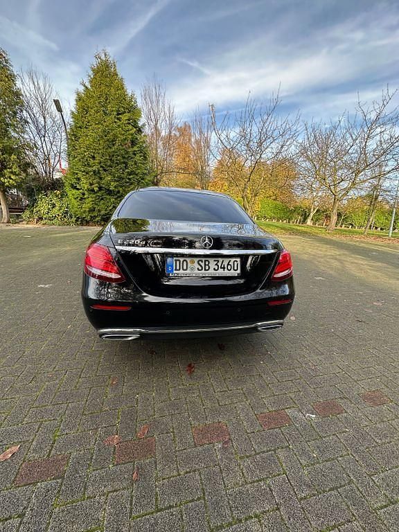 Gebraucht Mercedes E220 Exclusive 194 PS (142 kW) 2016 Schwarz Limousine