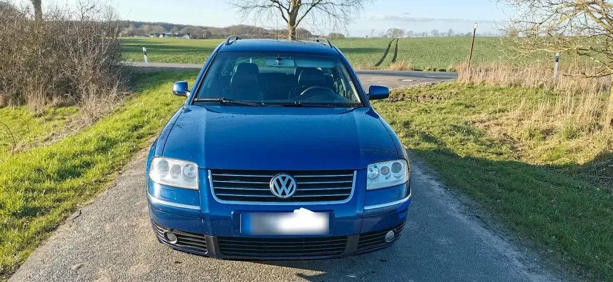 Używany VW Passat Highline 131 KM (96 kW) 2002 Niebieski Kombi