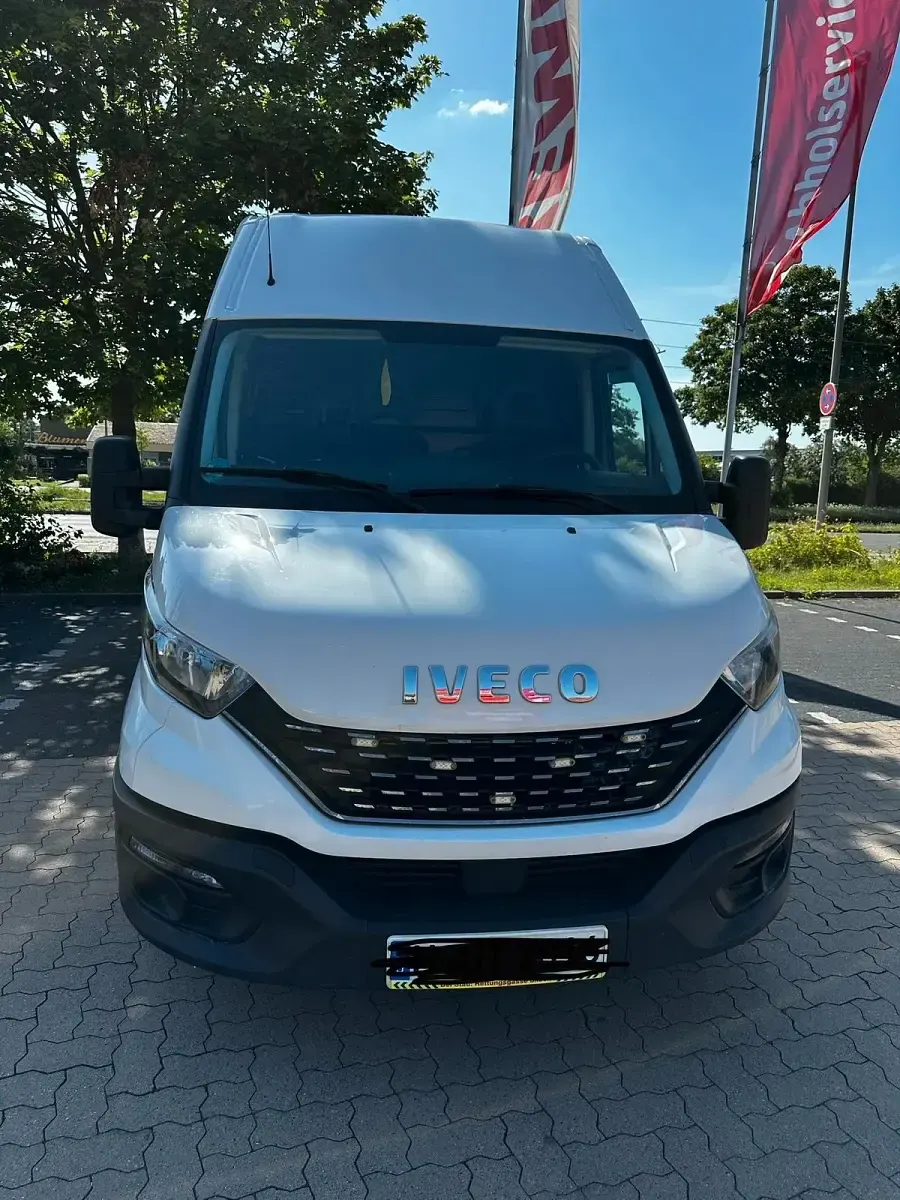 Gebraucht Iveco Daily 136 PS (100 kW) 2021 Weiß Limousine