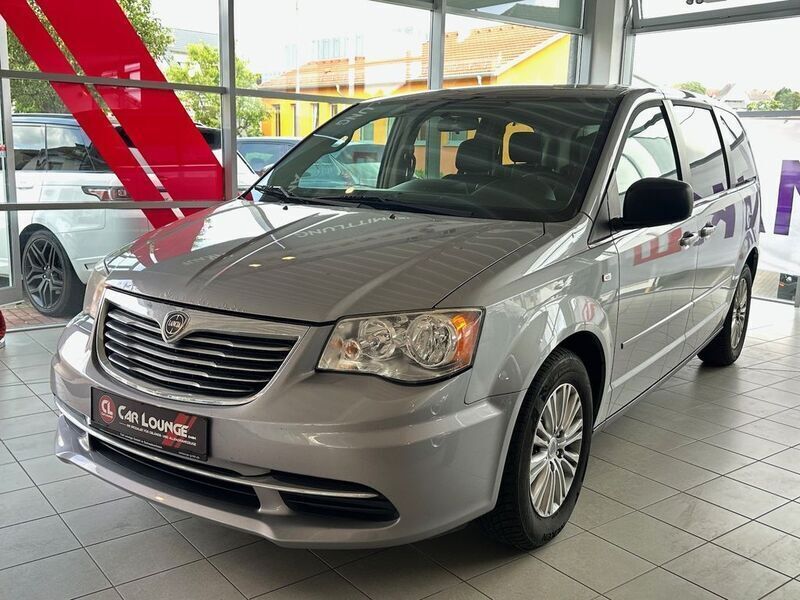 Silber Gebraucht 2014 Lancia Voyager S Van / Kleinbus | 10.699 € (Superpreis) - Bild 1/4