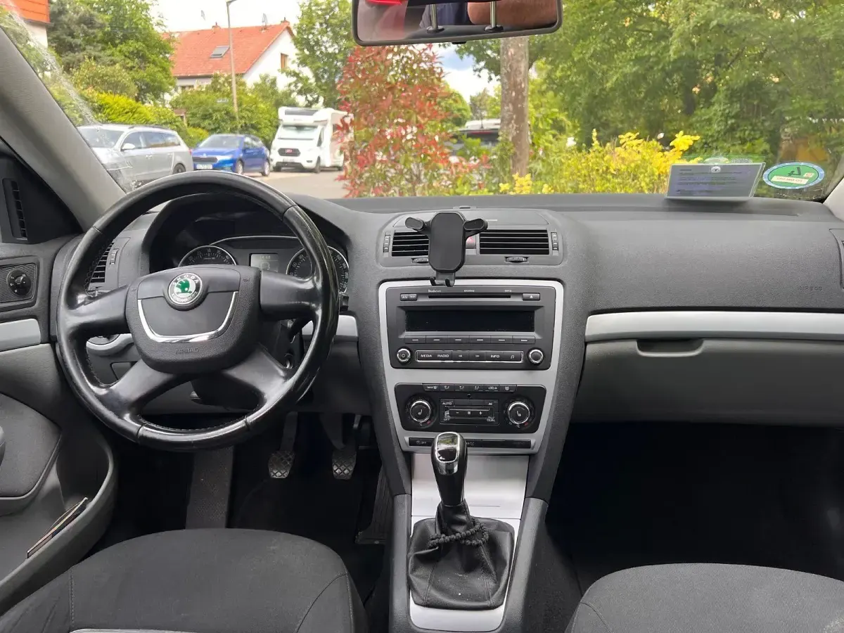 Używany Skoda Octavia Elegance 105 KM (77 kW) 2011 Srebrny Kombi