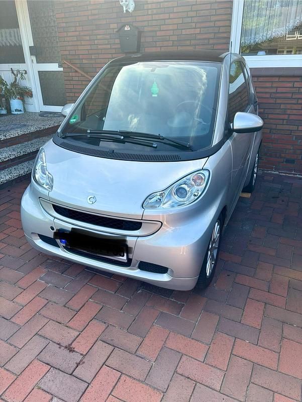 Silber Gebraucht 2011 Smart ForTwo Coupé Coupé | 5.499 € - Bild 1/4
