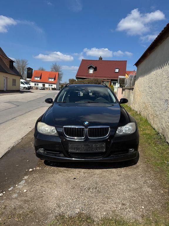 Gebraucht BMW 318 143 PS (105 kW) 2006 Schwarz Kombi