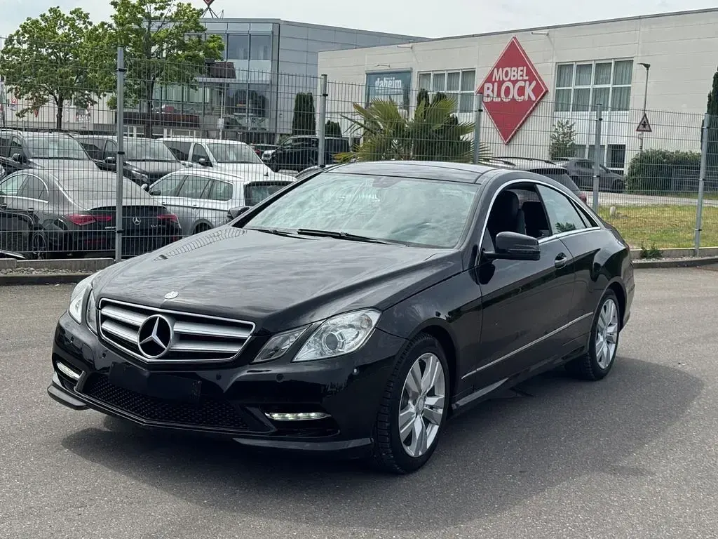 Gebraucht Mercedes E220 170 PS (125 kW) 2012 Schwarz Coupé