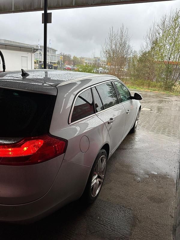 Gebraucht Opel Insignia 160 PS (117 kW) 2011 Silber Kombi