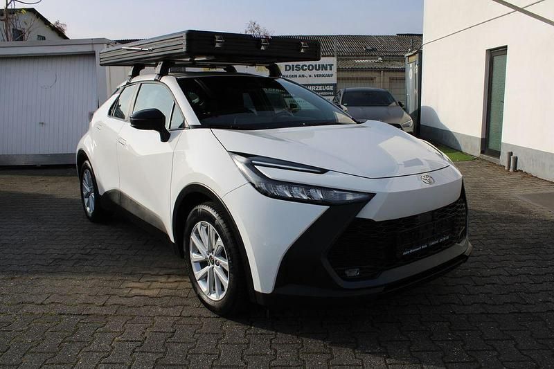 Weiß Gebraucht 2024 Toyota C-HR SUV | 27.999 € (Fairer Preis) - Bild 1/4