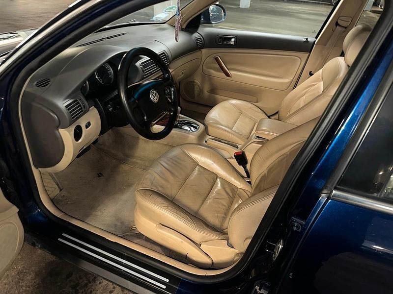 Gebraucht VW Passat 131 PS (96 kW) 2004 Blau Kombi