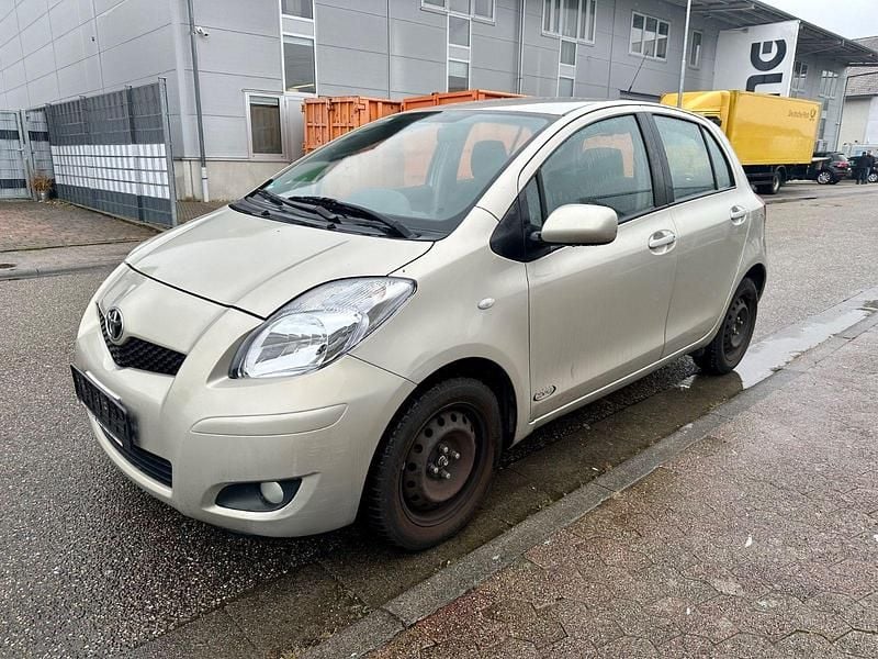 Gold Gebraucht 2010 Toyota Yaris Life Kleinwagen | 5.999 € (Guter Preis) - Bild 1/4