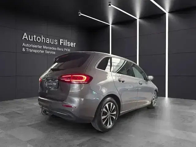 Gebraucht Mercedes B180 Style 136 PS (100 kW) 2021 Grau Kleinwagen