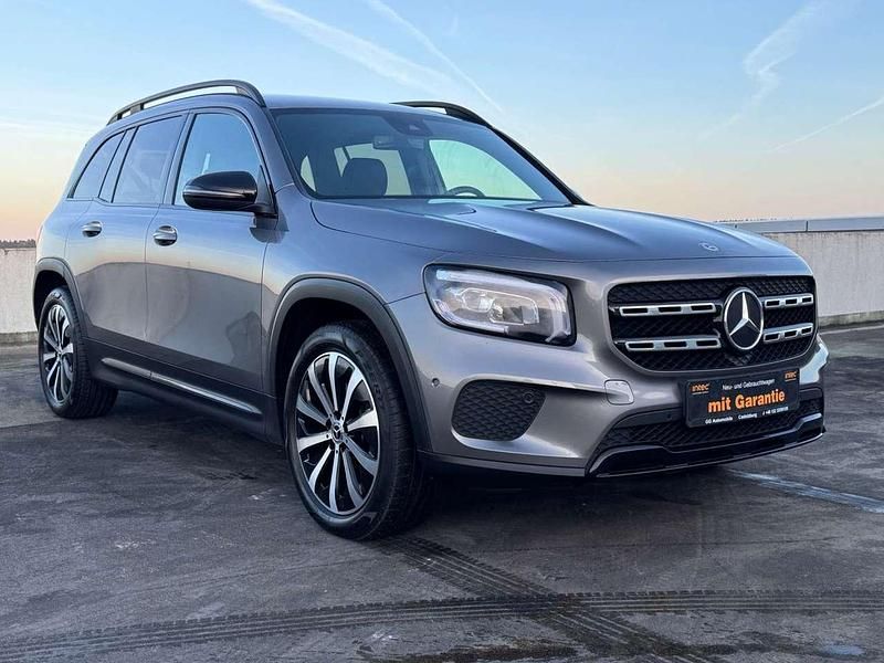 Mountaingrau Gebraucht 2022 Mercedes GLB200 SUV | 23.700 € (Fairer Preis) - Bild 1/4