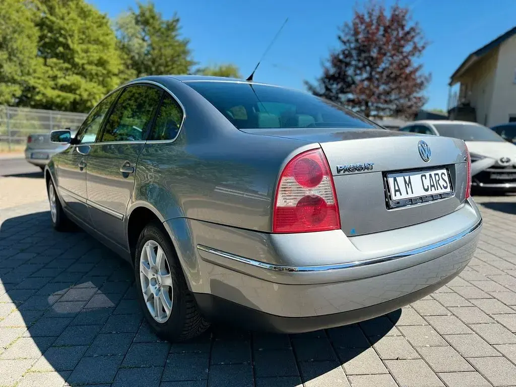 Usata VW Passat 116 CV (85 kW) 2003 Grigio Berlina