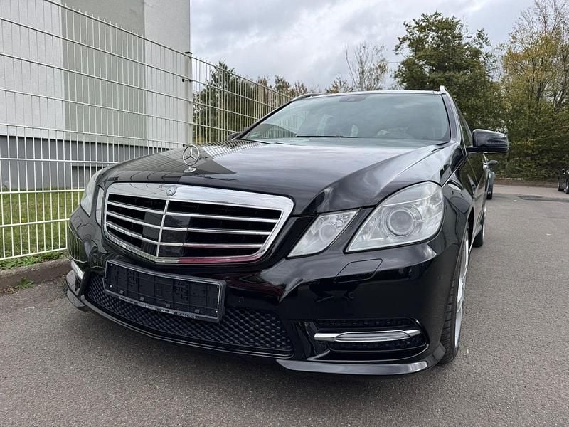 Schwarz Gebraucht 2012 Mercedes E500 Sport Kombi | 22.900 € (Etwas zu teuer) - Bild 1/4