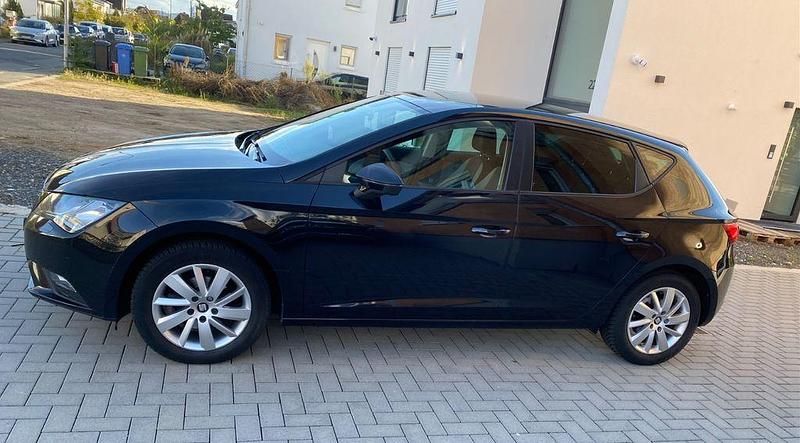 Gebraucht Seat Leon Reference 105 PS (77 kW) 2014 Phantomschwarz/universo black Limousine