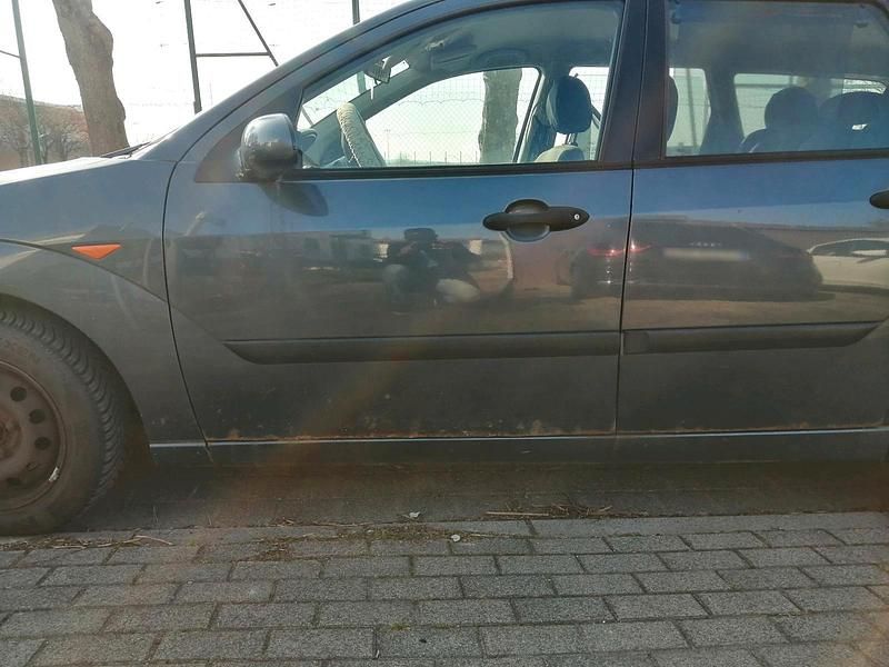 Gebraucht Ford Focus 101 PS (74 kW) 2004 Grau Kombi