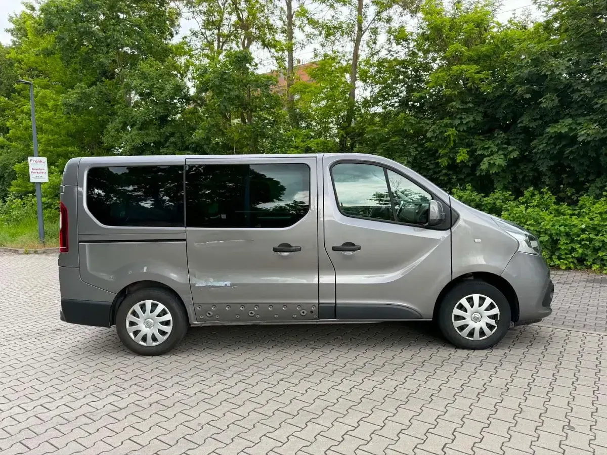 Gebraucht Renault Trafic 120 PS (88 kW) 2015 Grau Van / Kleinbus