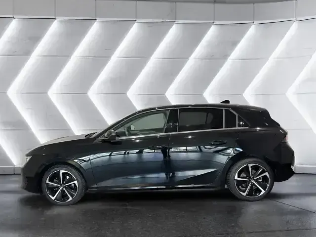 Gebraucht Opel Astra Elegance 131 PS (96 kW) 2023 Schwarz Limousine